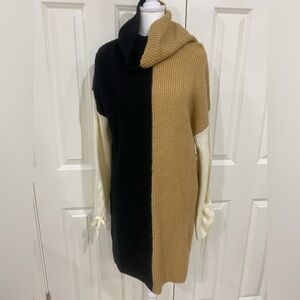 Sweater dress with clock colors